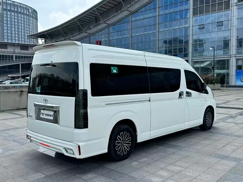 Toyota Hiace — миниатюра 6
