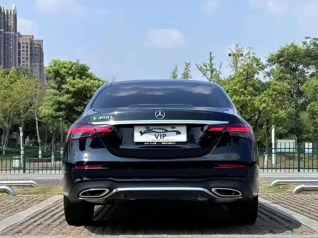 Mercedes-Benz E-Class — миниатюра 8