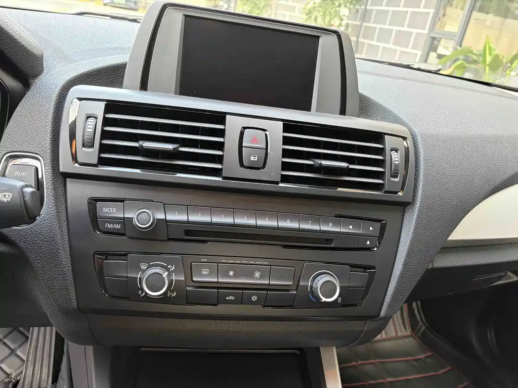 BMW 1 Series (Import) — миниатюра 10