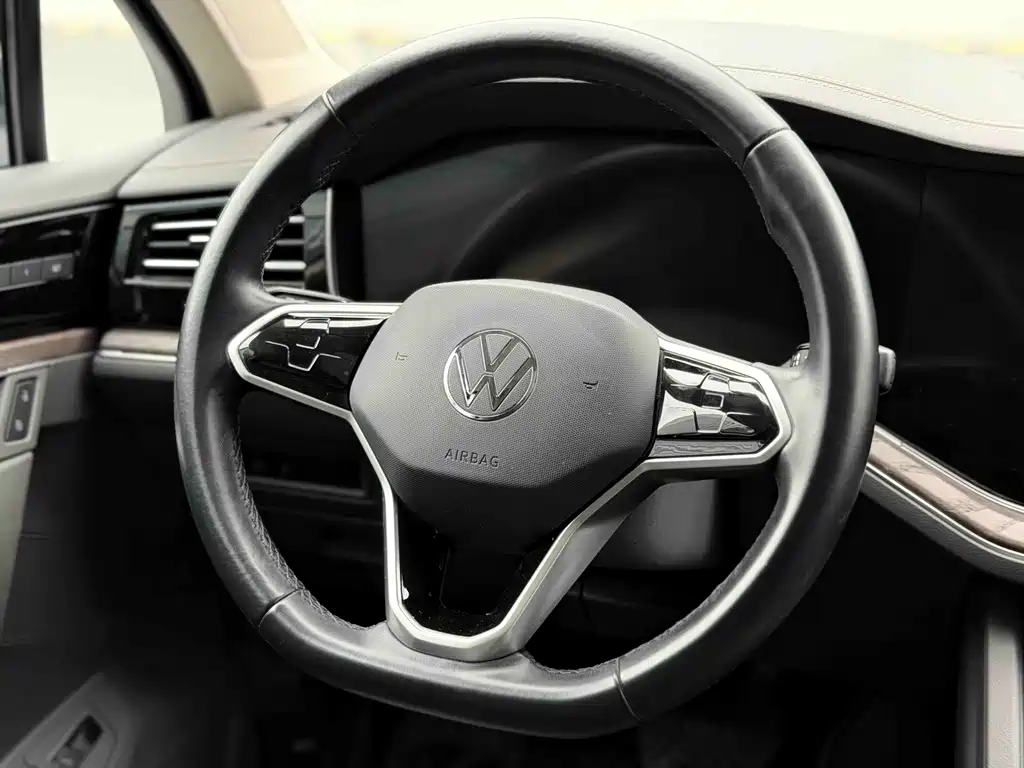 Volkswagen Touareg — миниатюра 10