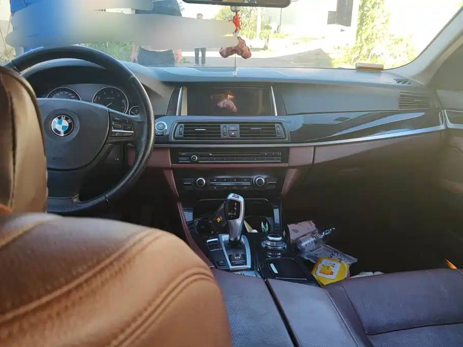 BMW 5 Series — миниатюра 12