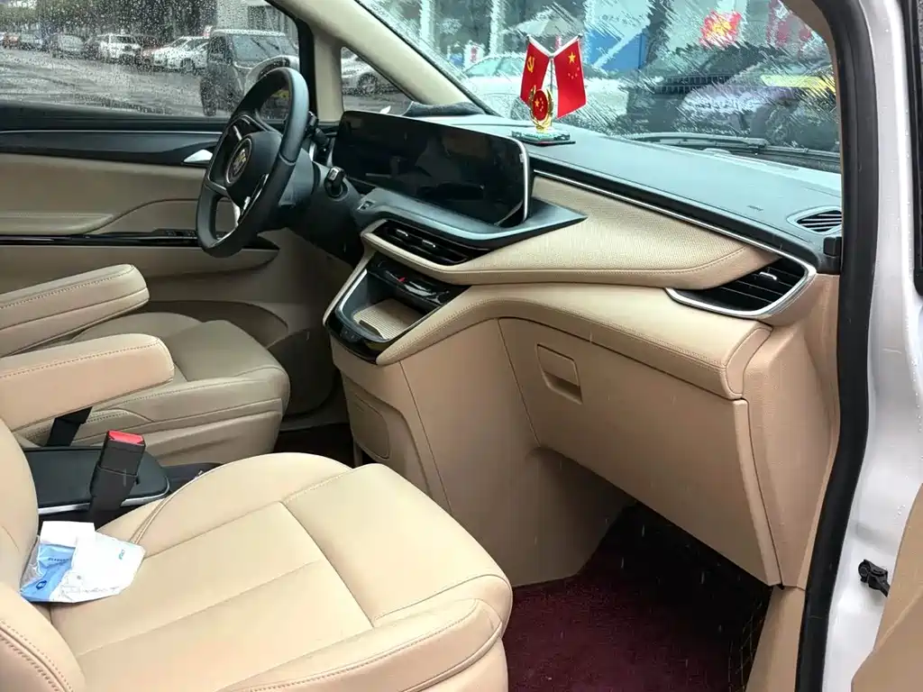 Buick GL8 Hybrid — миниатюра 4