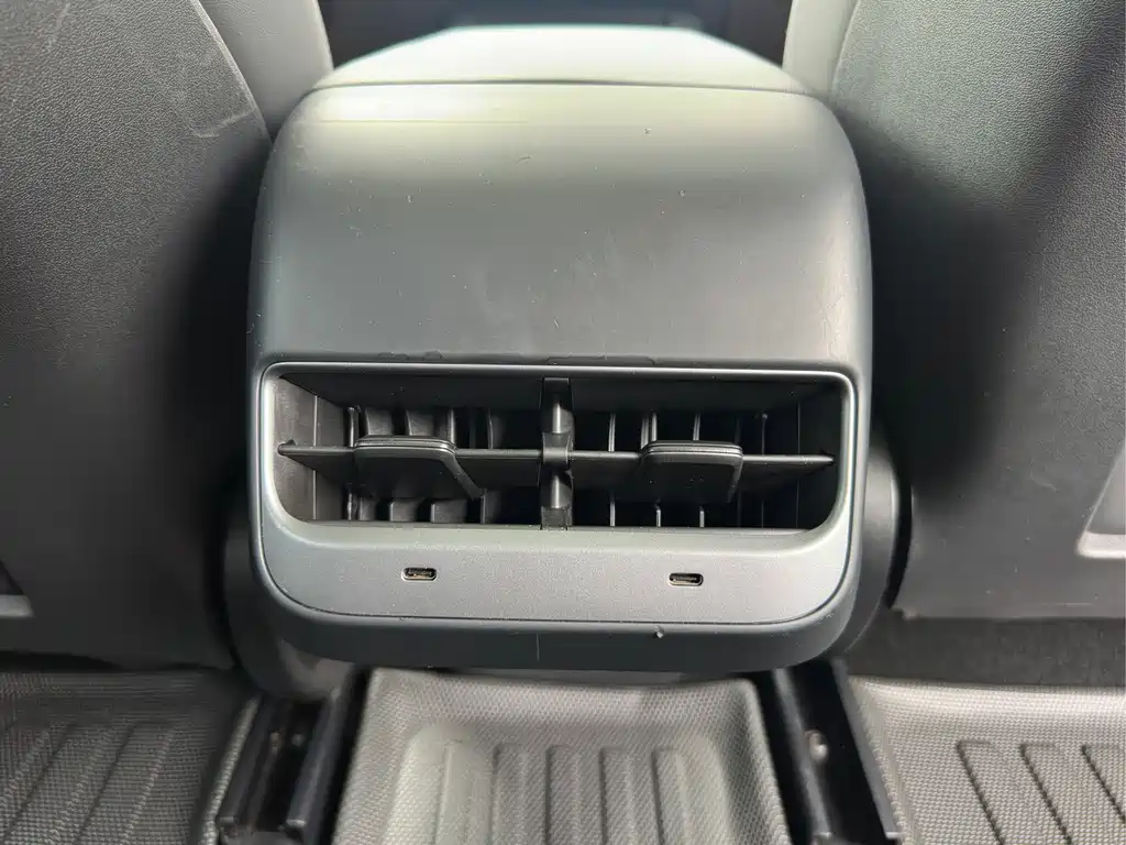 Tesla Model 3 — миниатюра 19
