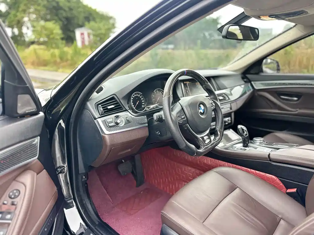 BMW 5 Series — миниатюра 8
