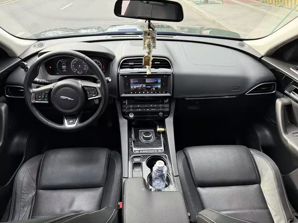 Jaguar F-Pace 2016 2.0T R-Sport Sport
