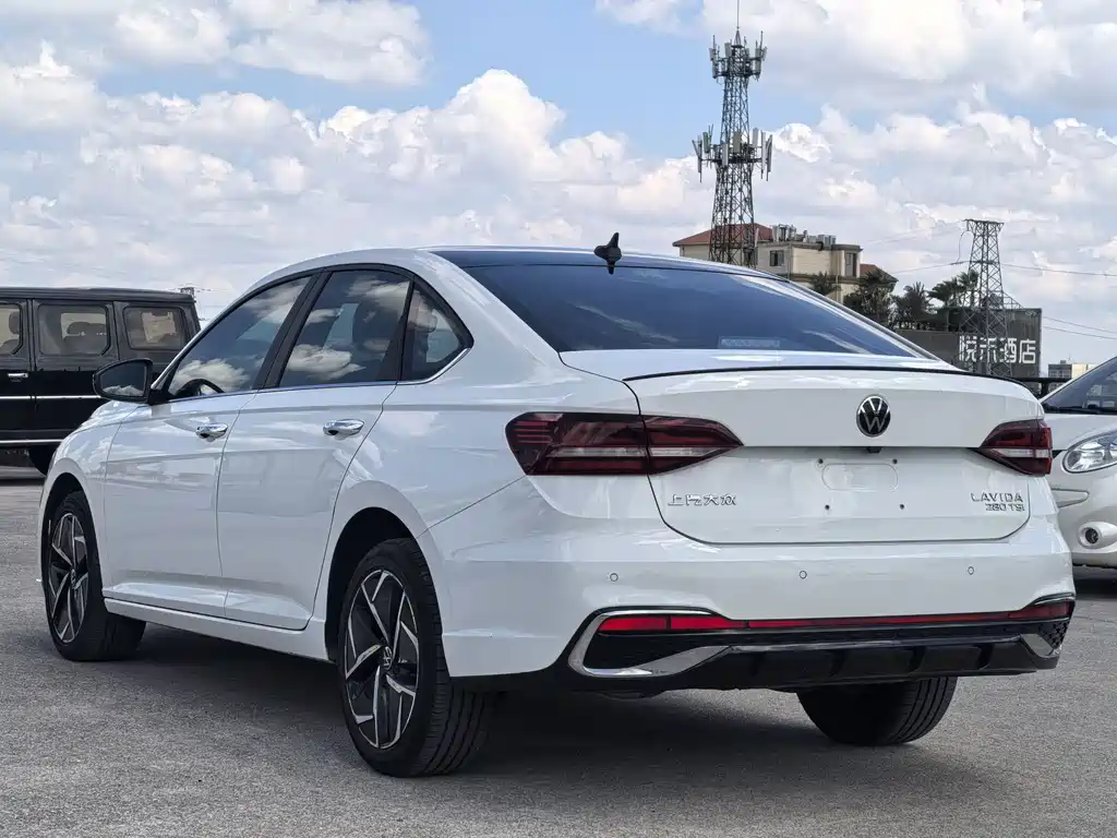 Volkswagen Lavida — миниатюра 6