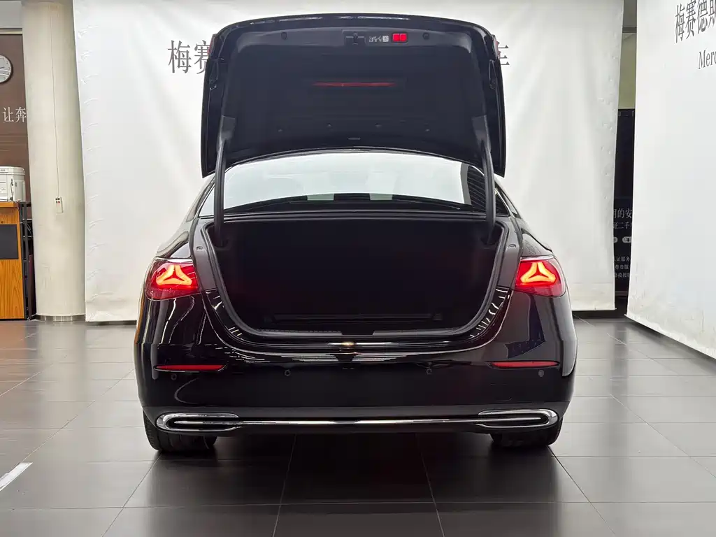 Mercedes-Benz E-Class — миниатюра 5