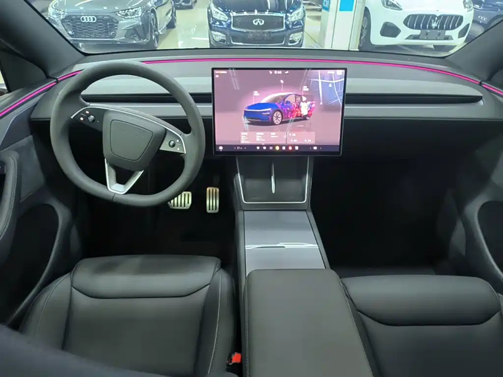 Tesla Model Y L — миниатюра 10