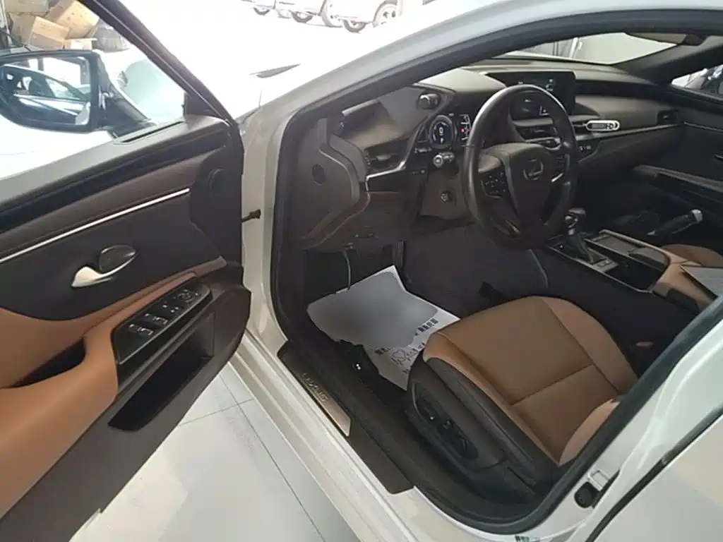 Lexus ES — миниатюра 16