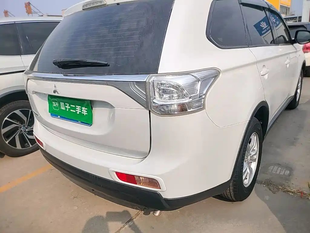 Mitsubishi Outlander (Import) — миниатюра 8