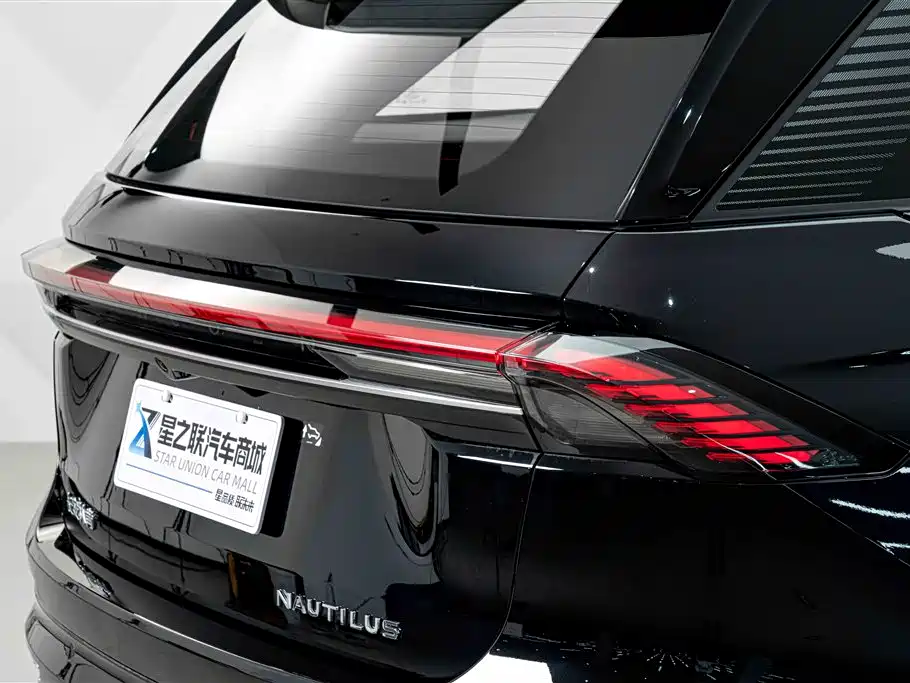 Lincoln Nautilus 2025 2.0T Premium