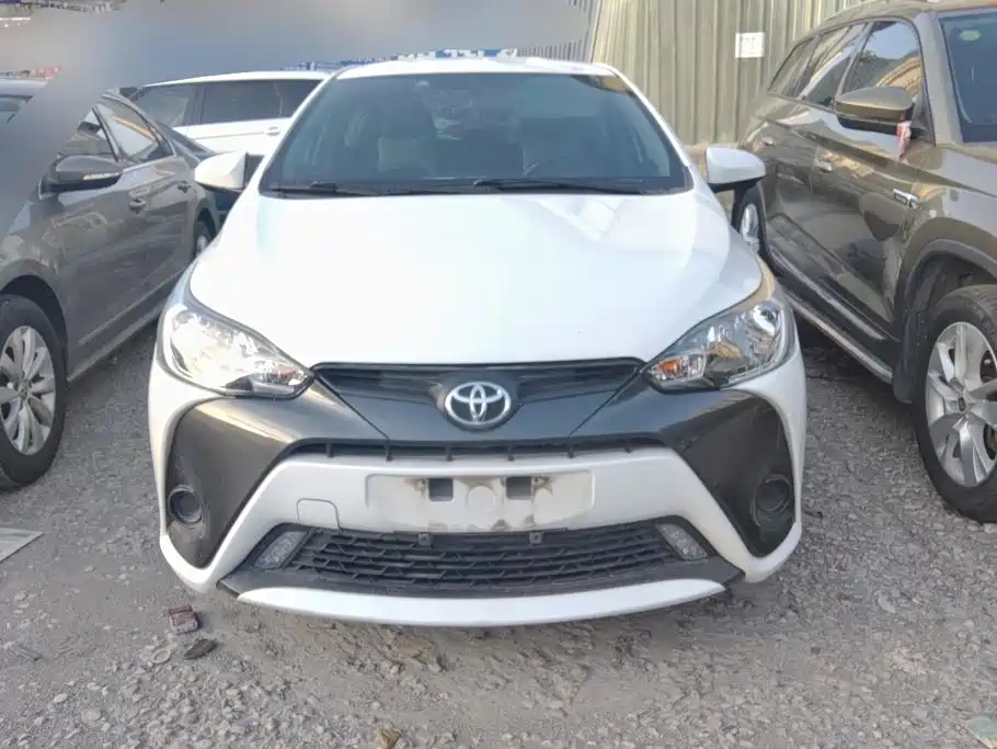 Toyota Yaris L — миниатюра 2