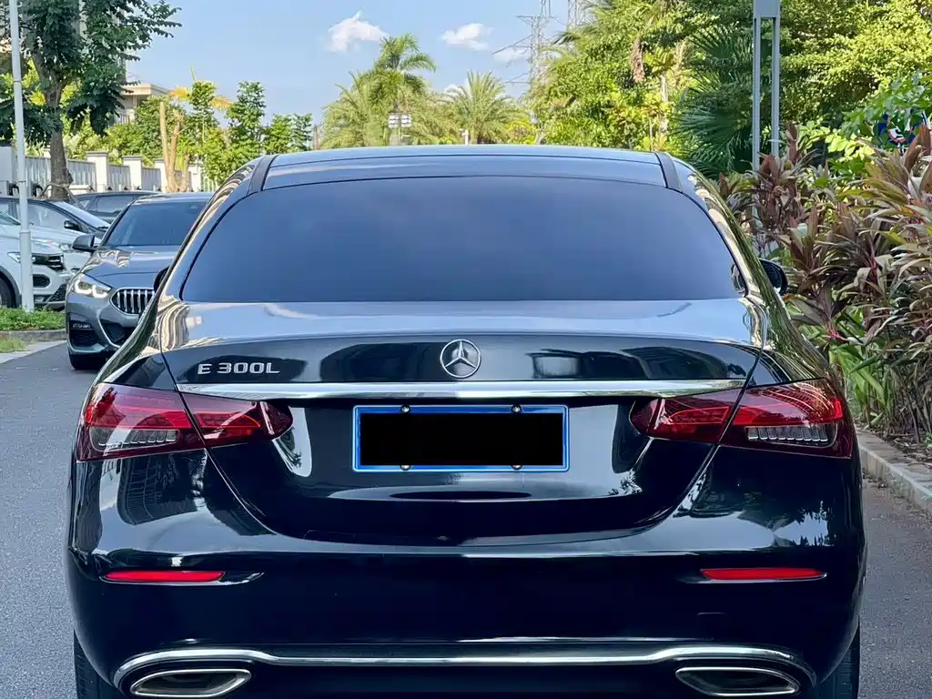 Mercedes-Benz E-Class — миниатюра 17