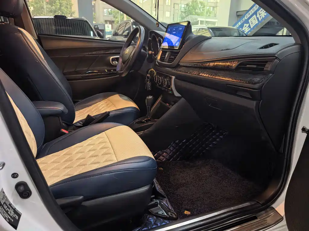 Toyota Yaris L — миниатюра 12