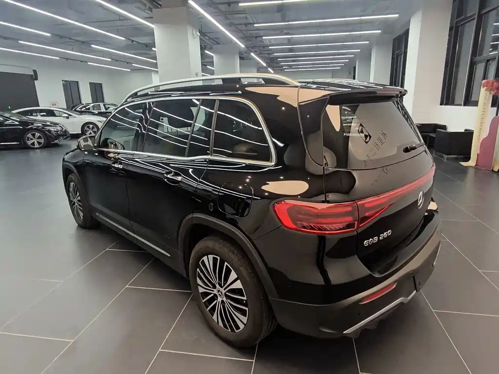 Mercedes-Benz EQB — миниатюра 6