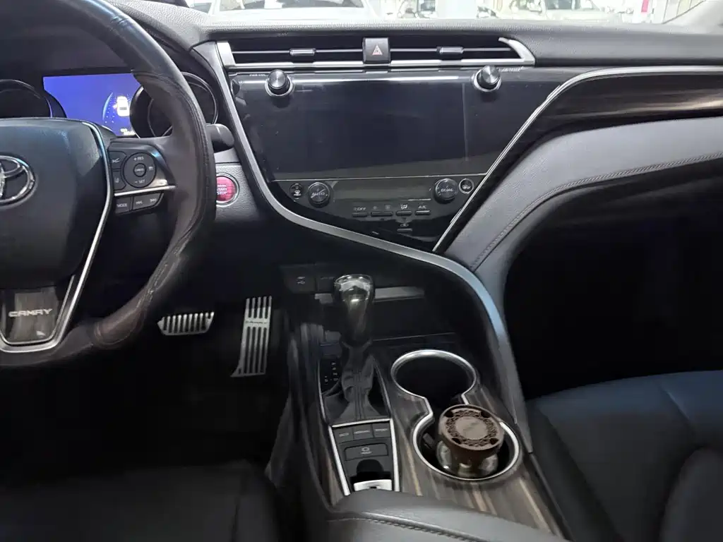 Toyota Camry — миниатюра 11