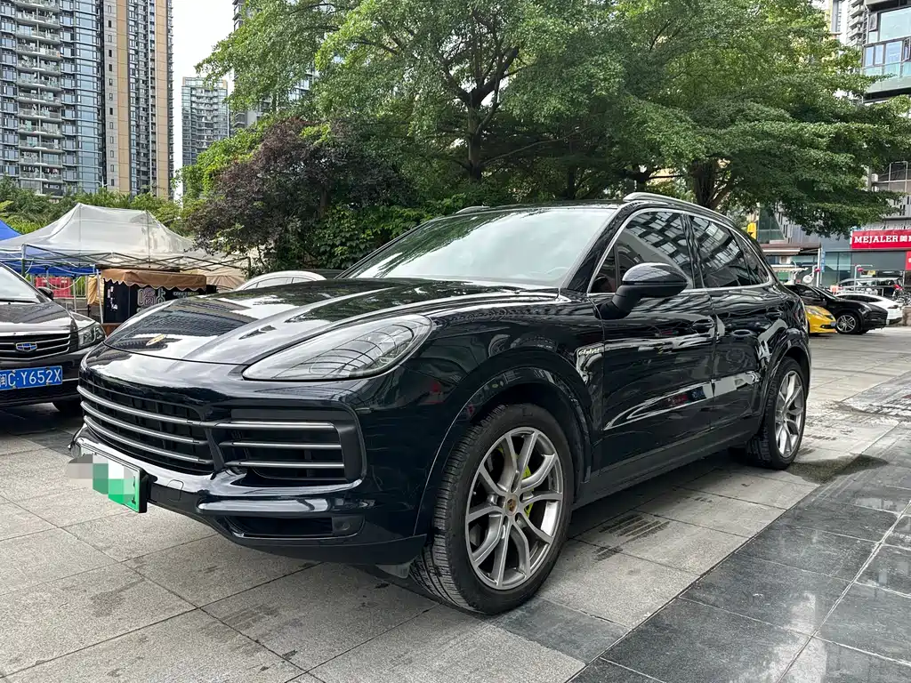 Porsche Cayenne Hybrid 2021