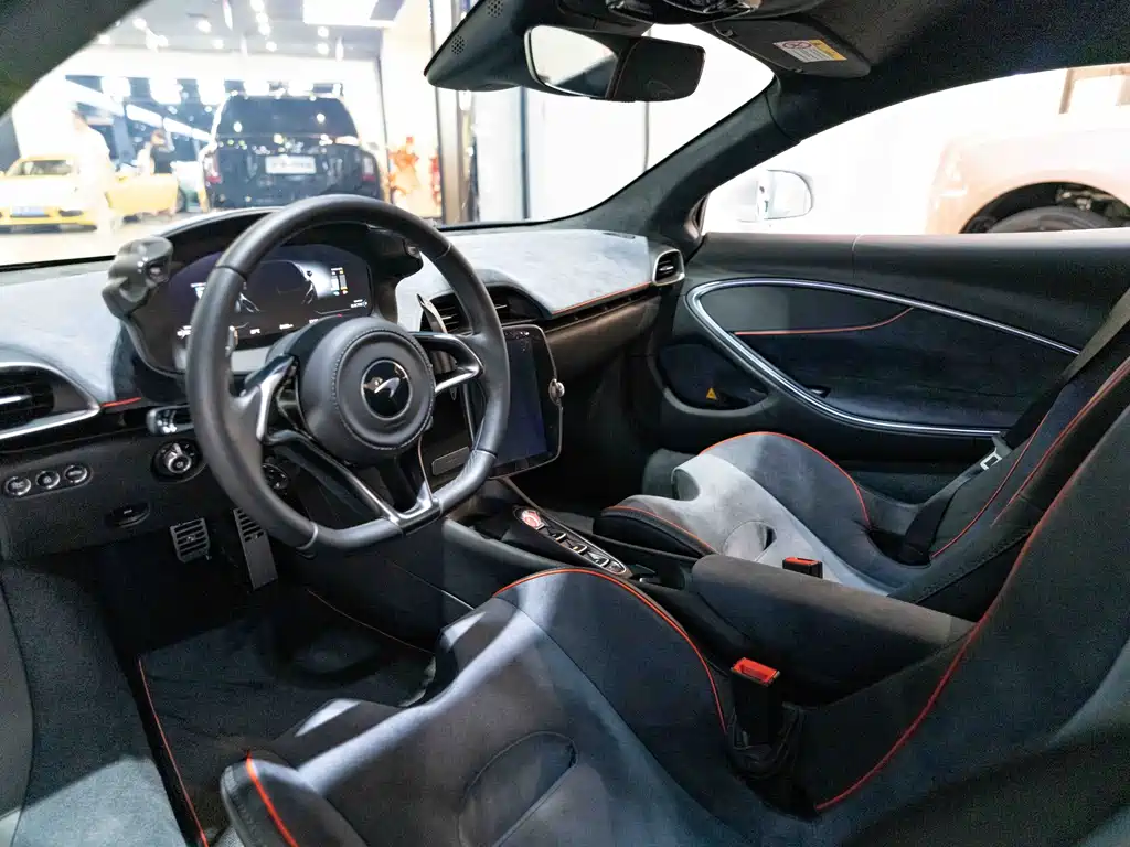 McLaren Artura — миниатюра 8