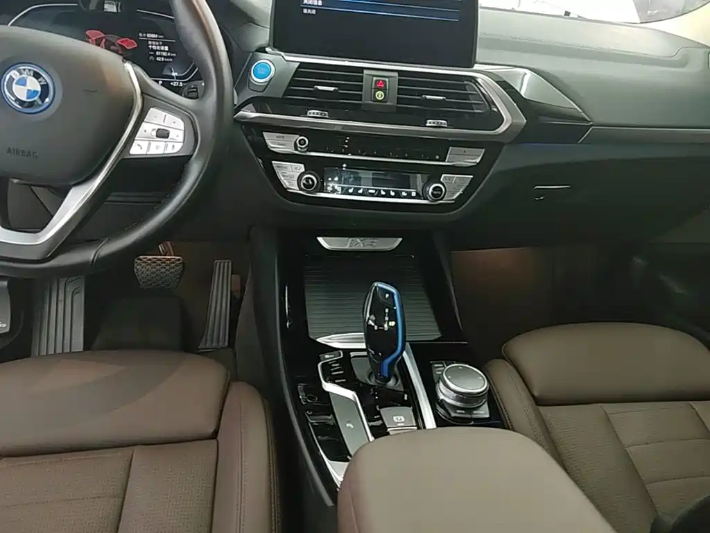 BMW iX3 — миниатюра 14