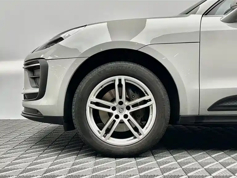 Porsche Macan — миниатюра 7
