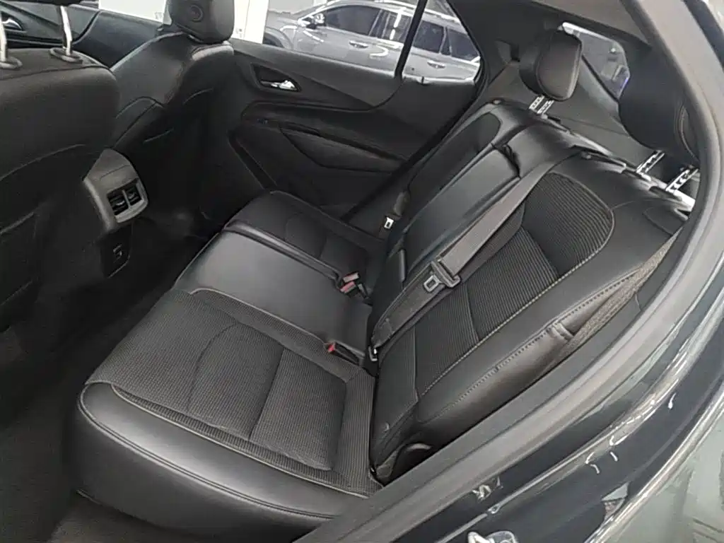 Chevrolet Equinox — миниатюра 17