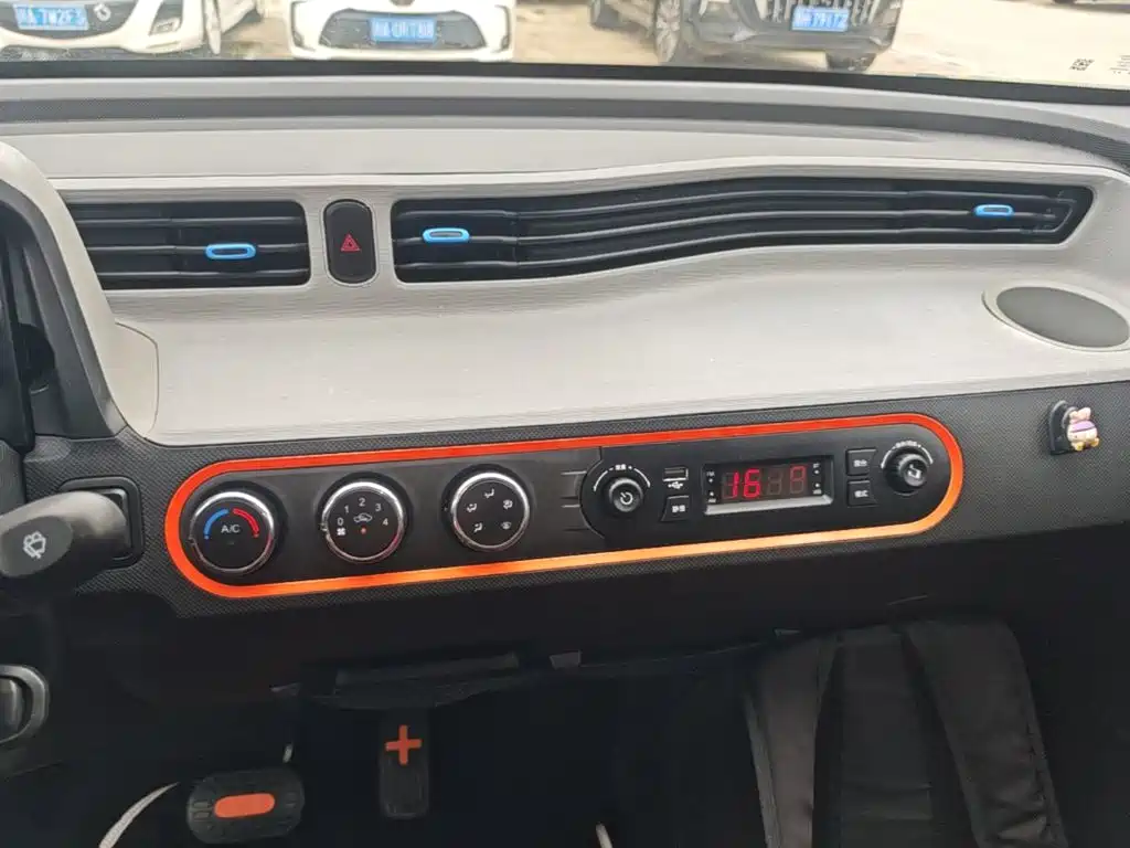 Wuling MINIEV — миниатюра 13