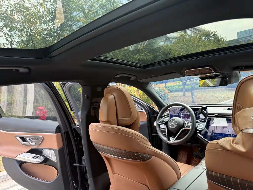 Mercedes-Benz E-Class — миниатюра 13