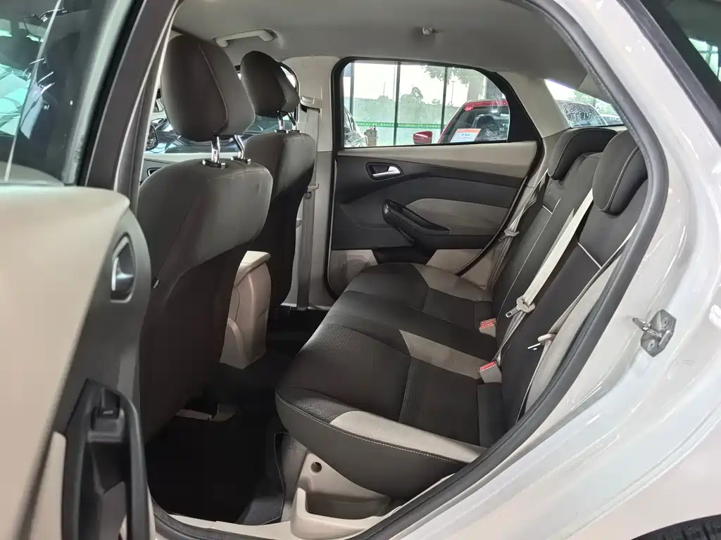 Ford Focus — миниатюра 10