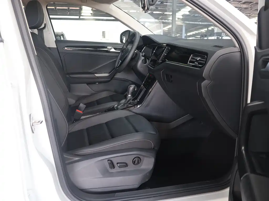 Volkswagen T-Roc 2022 280TSI DSG PLUS