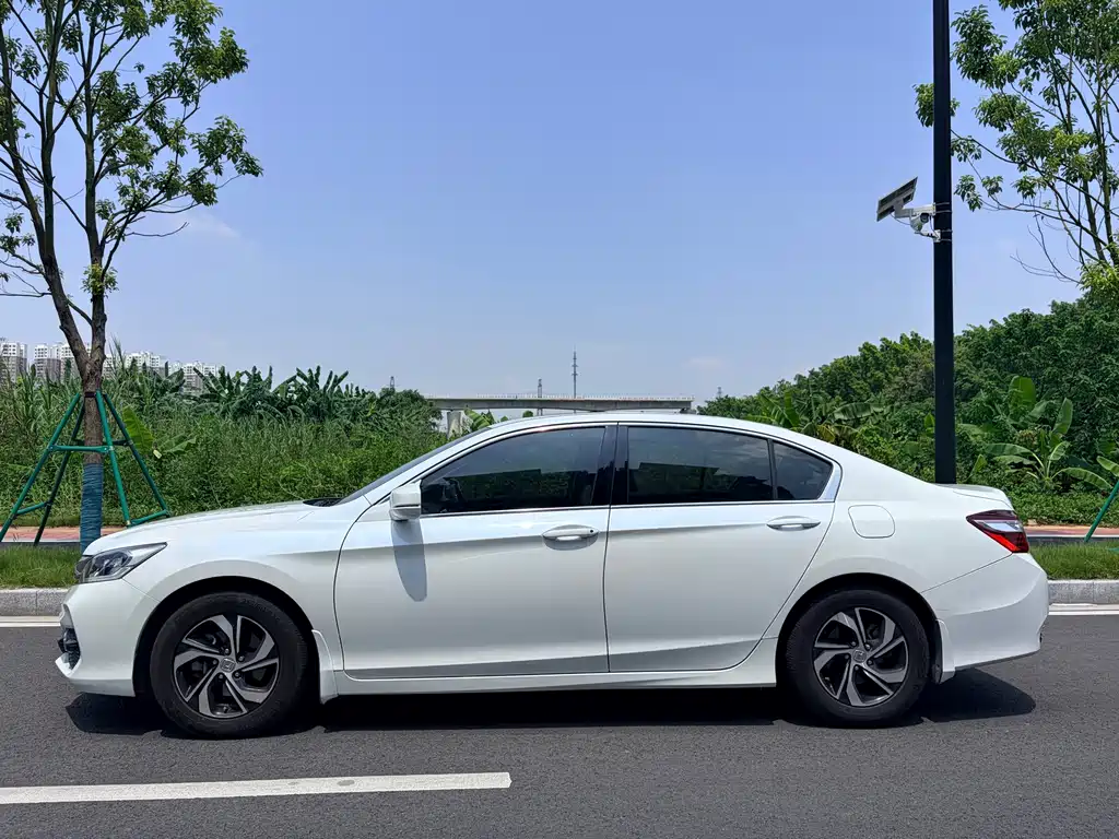 Honda Accord — миниатюра 8