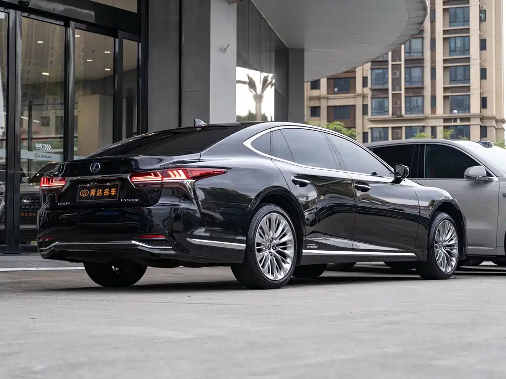 Lexus LS — миниатюра 3