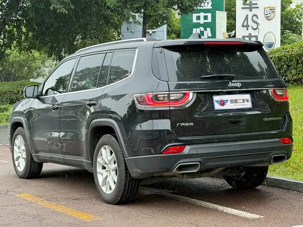 Jeep Commander — миниатюра 4