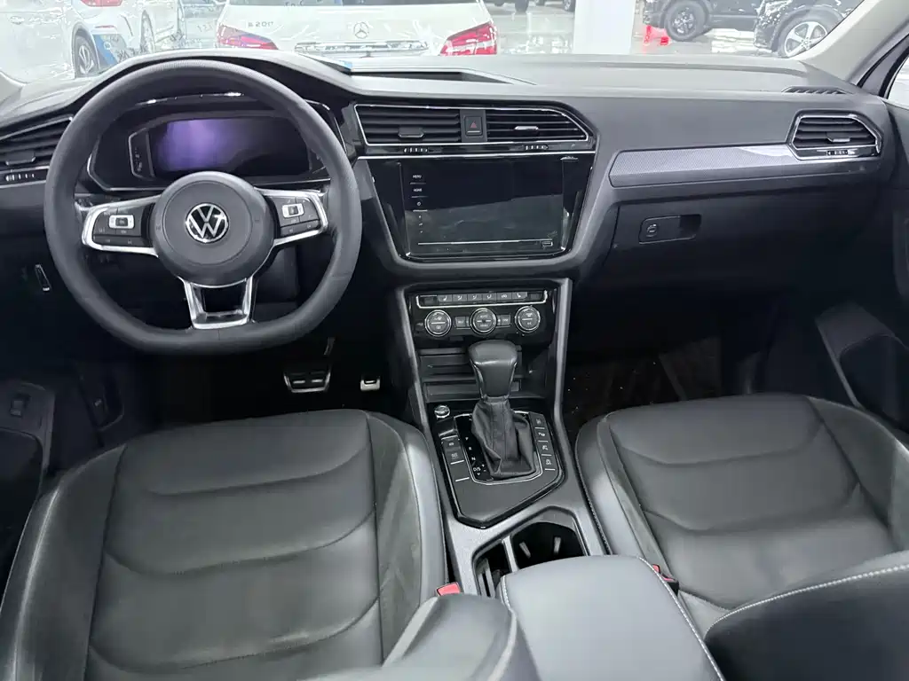 Volkswagen Tiguan L — миниатюра 12