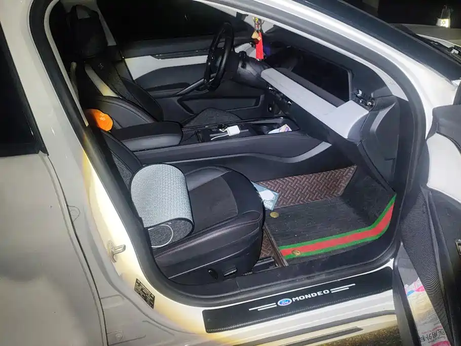 Ford Mondeo — миниатюра 8
