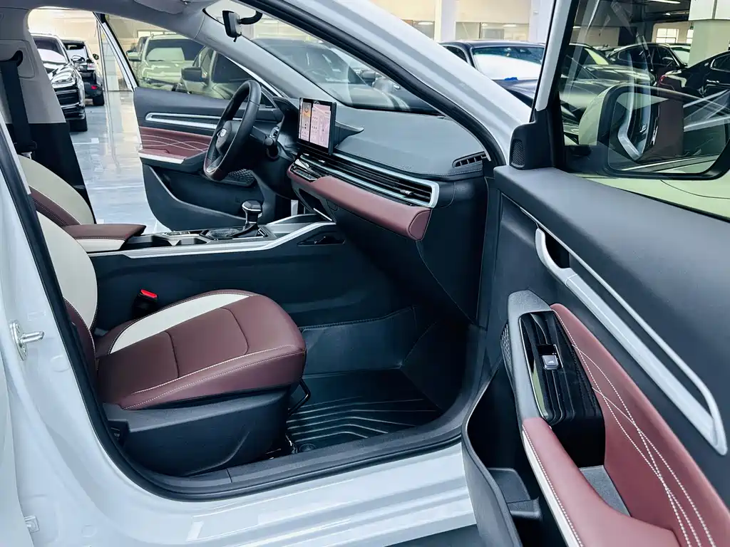 Geely Emgrand — миниатюра 8