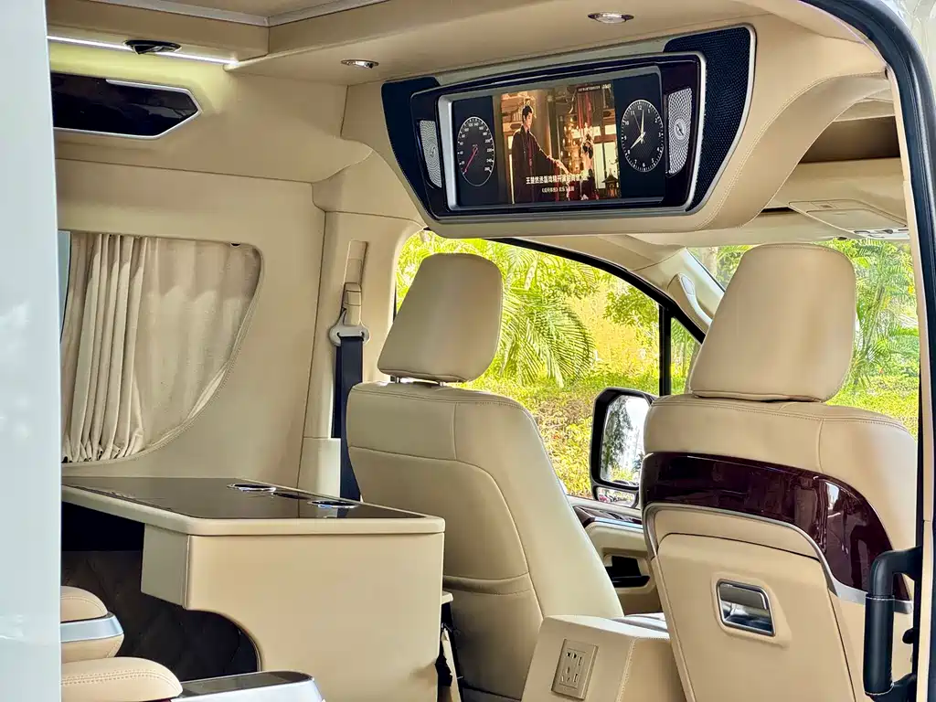 Toyota HiAce 2022 3.5L AT
