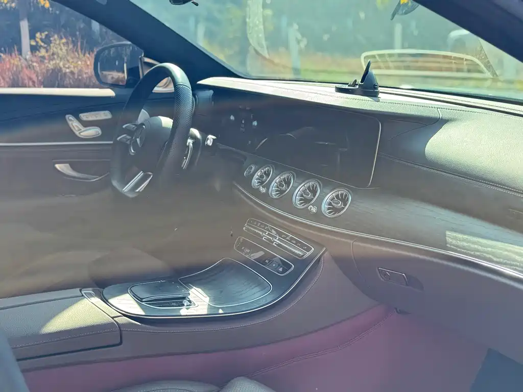 MERCEDES-BENZ E CLASS