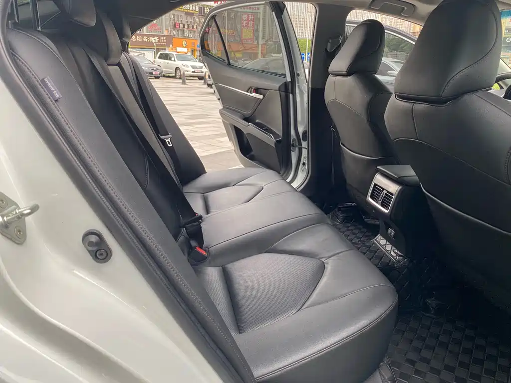 Toyota Camry — миниатюра 21