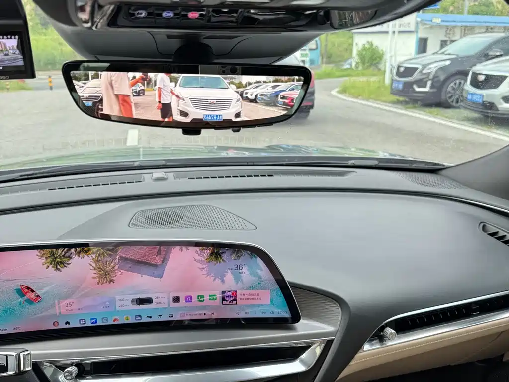 Cadillac Lyriq — миниатюра 10