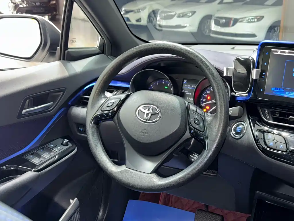 Toyota C-HR — миниатюра 9