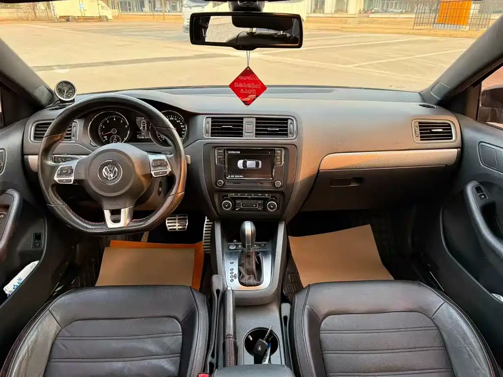 Volkswagen Sagitar 2013 2.0TSI GLI
