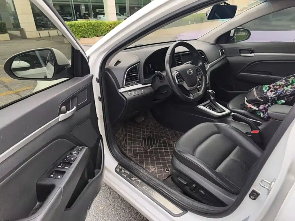 Hyundai Elantra — миниатюра 14