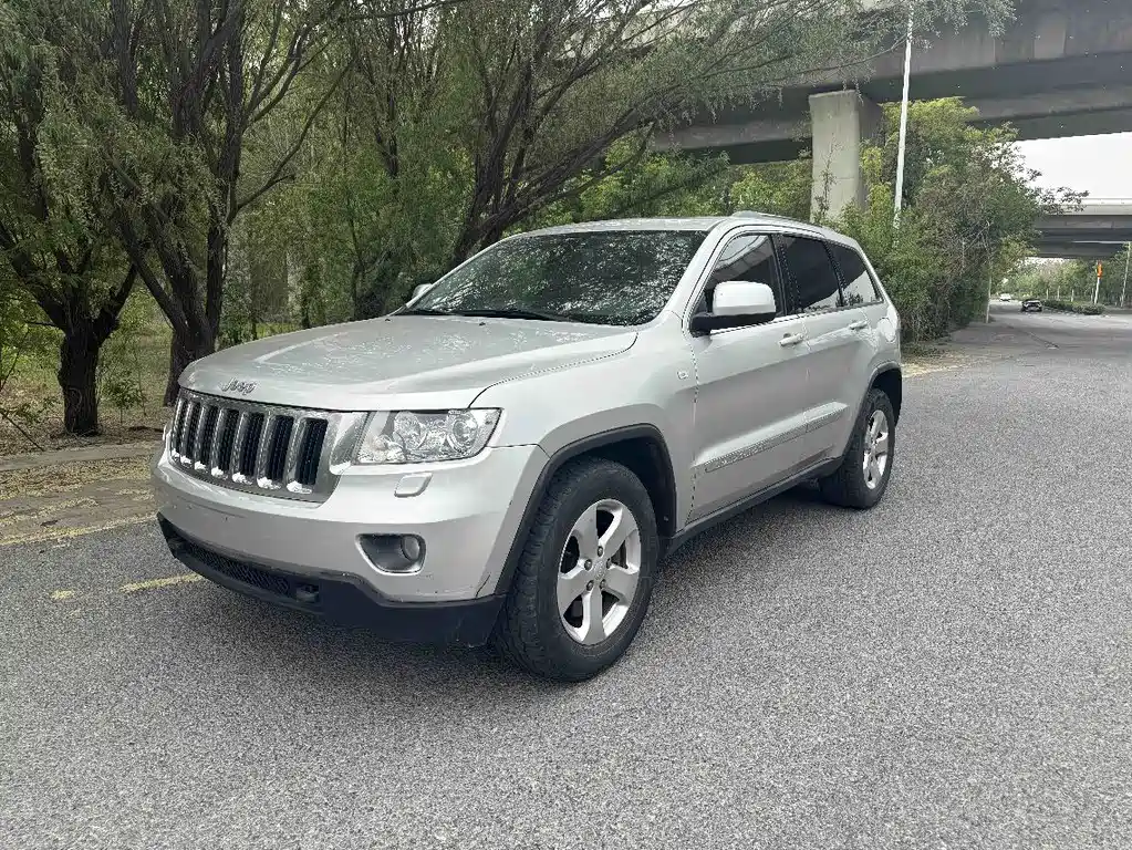Jeep Grand Cherokee (Import) 2011