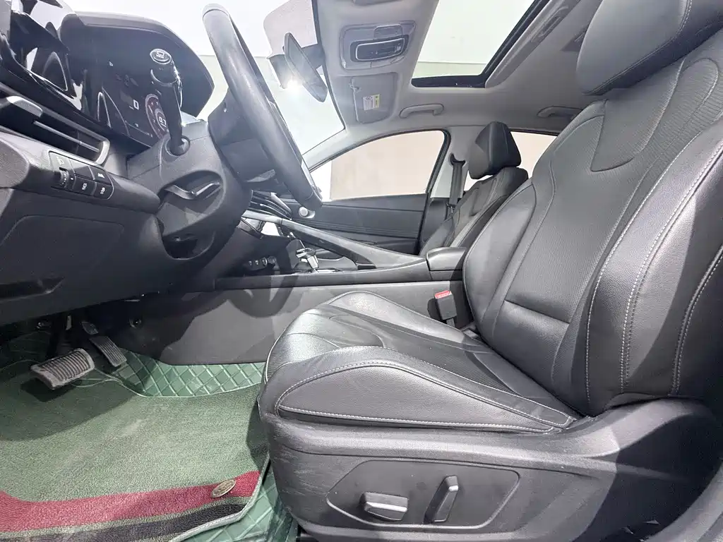 Hyundai Elantra 2022 1.5L CVT LUX Luxury