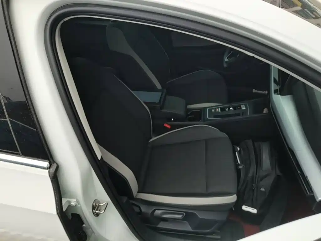 Volkswagen Golf — миниатюра 25