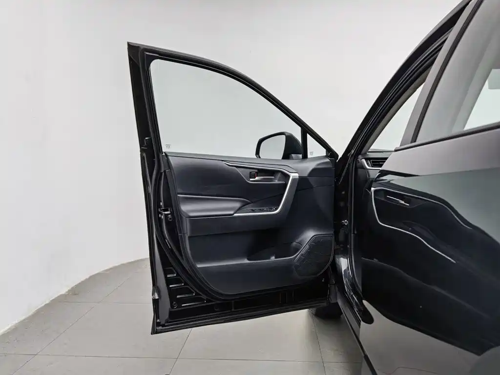 Toyota RAV4 — миниатюра 8