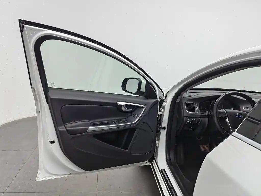 Volvo S60 — миниатюра 8