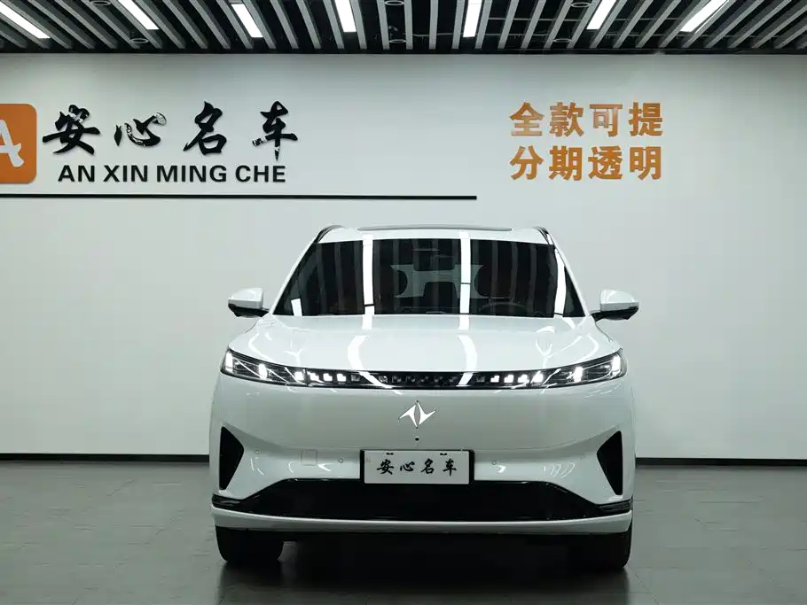 Dongfeng eπ008 2025 636Ultra 5 мест