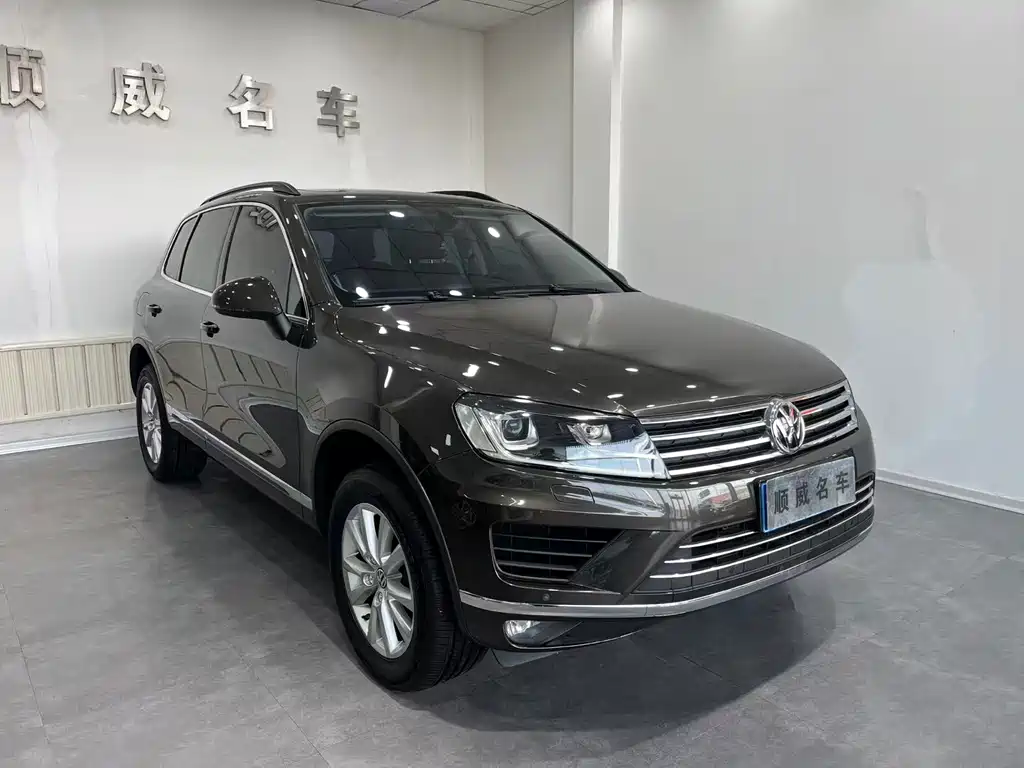 VOLKSWAGEN TOUAREG