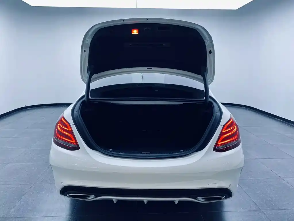 Mercedes-Benz C-Class — миниатюра 8